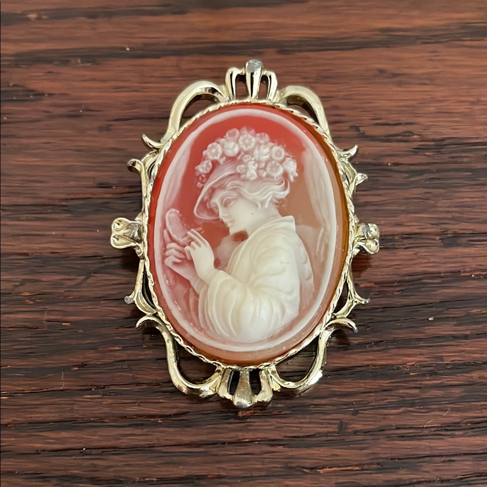 Vintage Cameo Brooch